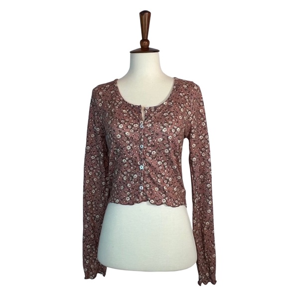 Flirty Long Sleeve Button Up Floral Mauve Crop Top - Picture 8 of 16
